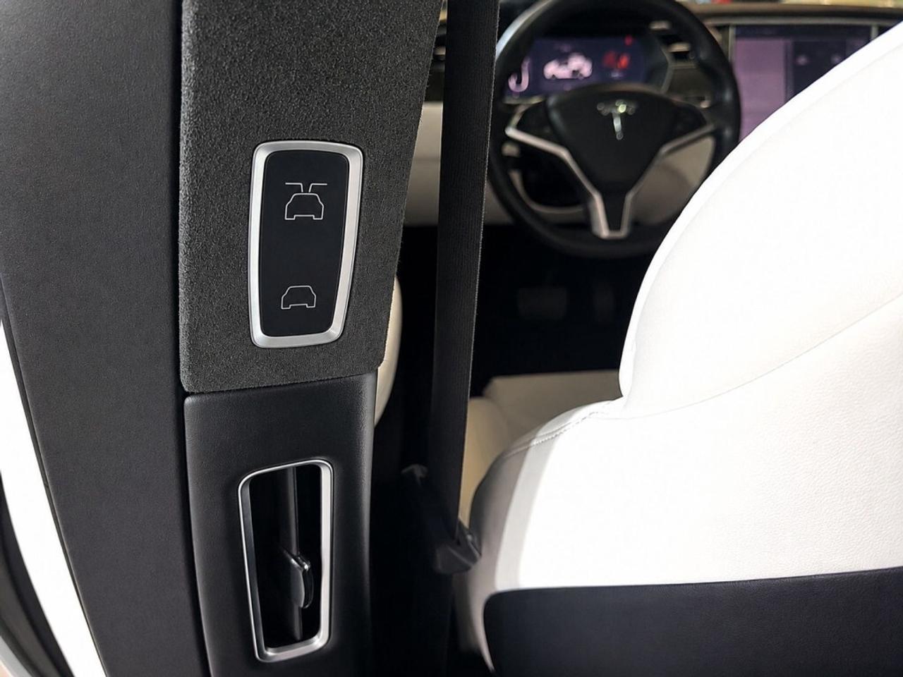 2017 Tesla Model X 75D   White Leather  Pano Roof   NAVI   Clean Titl Photo