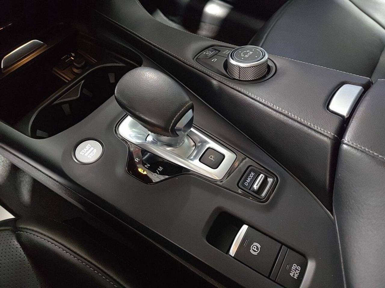2019 Infiniti QX50 ESSENTIAL / Leather/NAVI/Sunroof/Remote Strat/Clea Photo