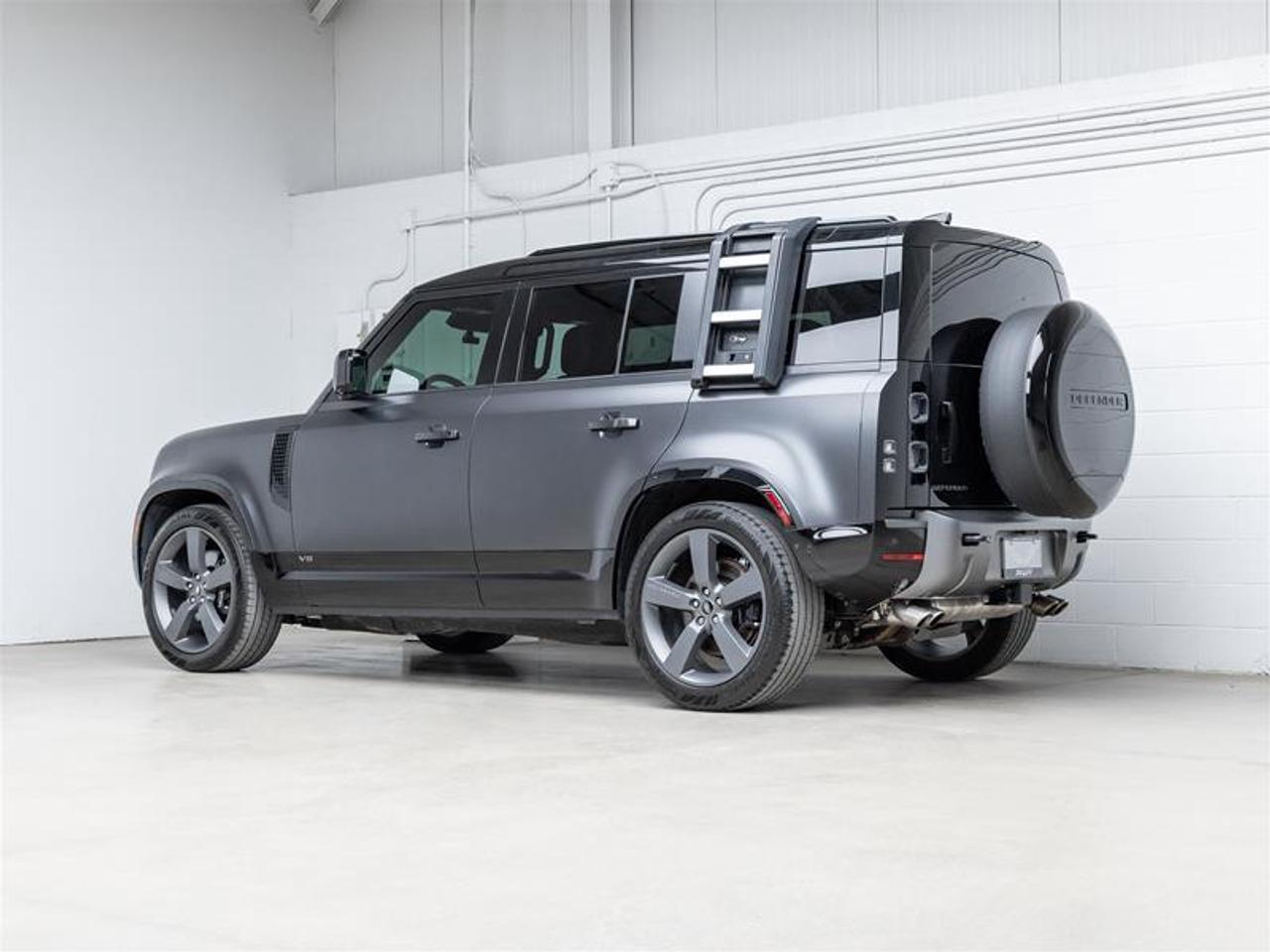 2024 Land Rover Defender  Photo