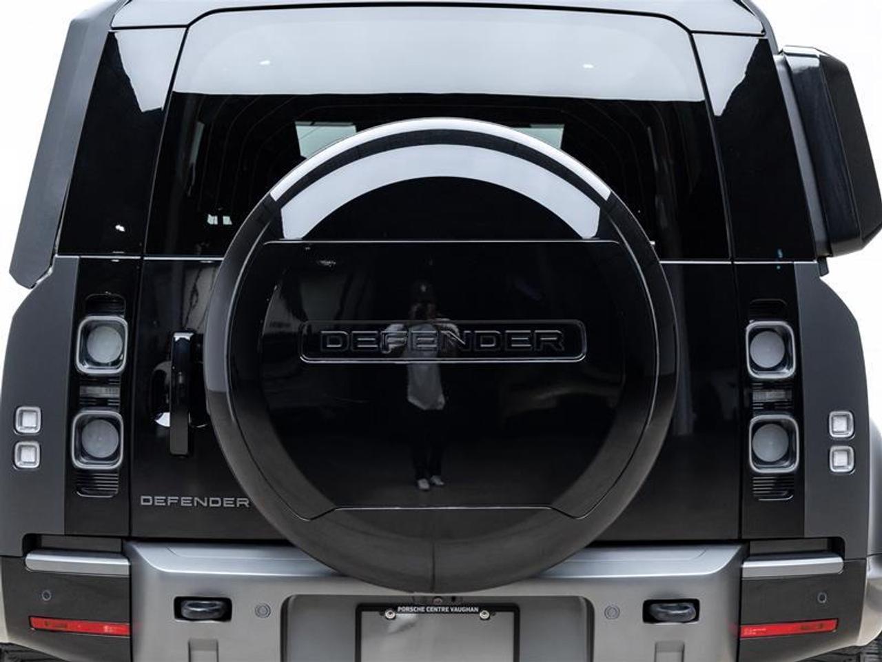 2024 Land Rover Defender  Photo