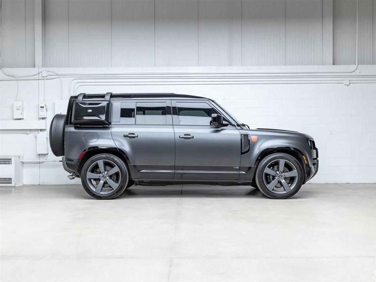 2024 Land Rover Defender  Photo