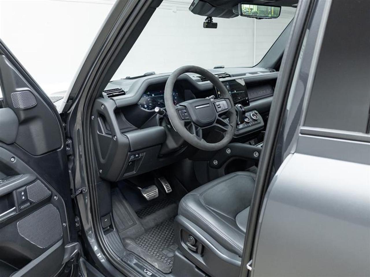 2024 Land Rover Defender  Photo