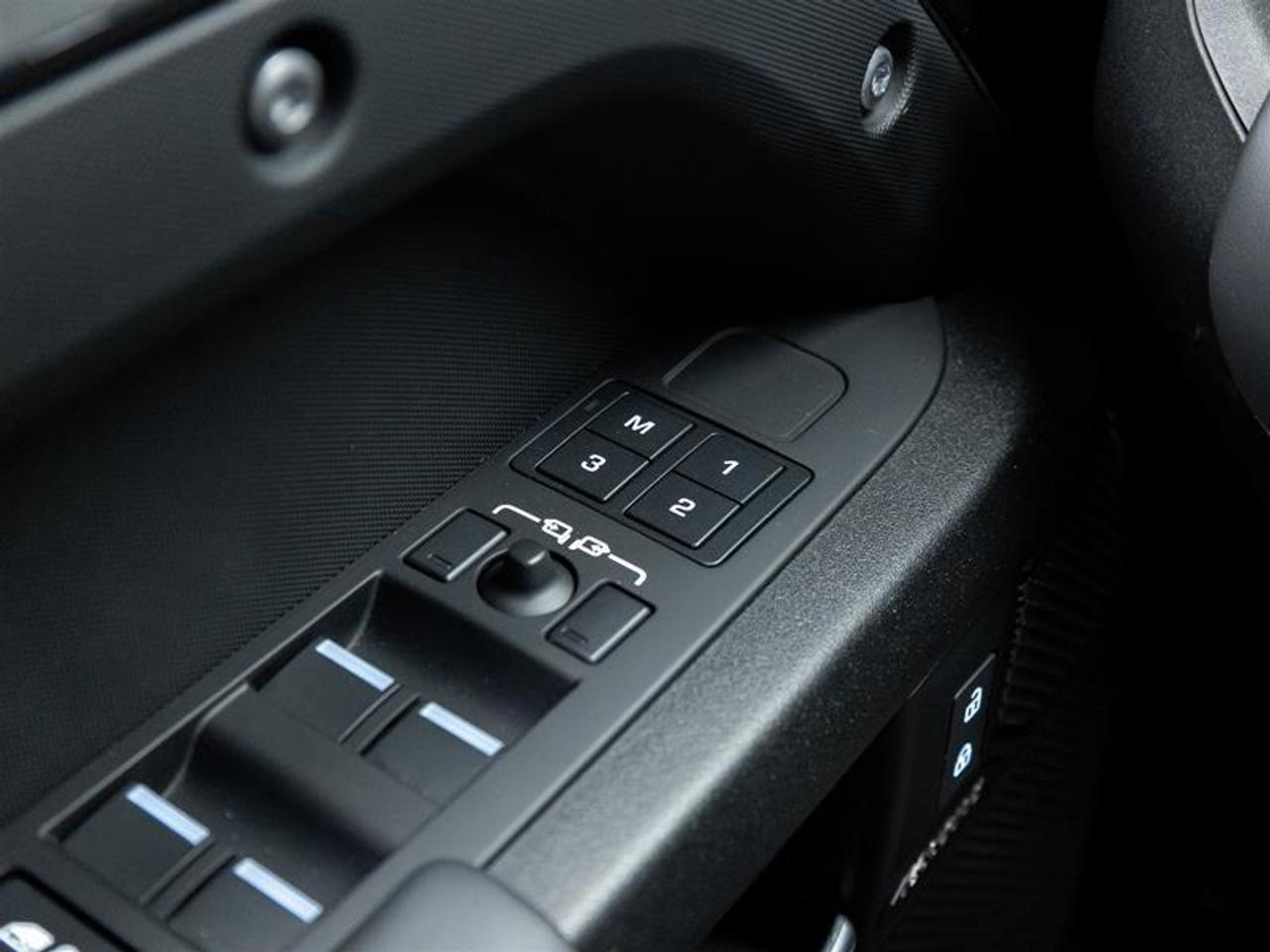 2024 Land Rover Defender  Photo