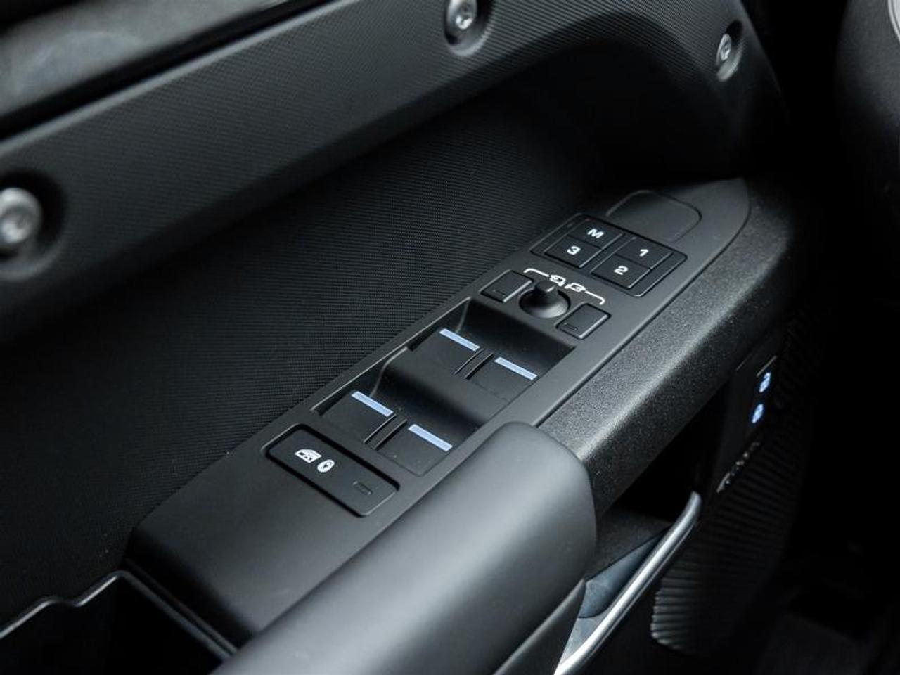 2024 Land Rover Defender  Photo