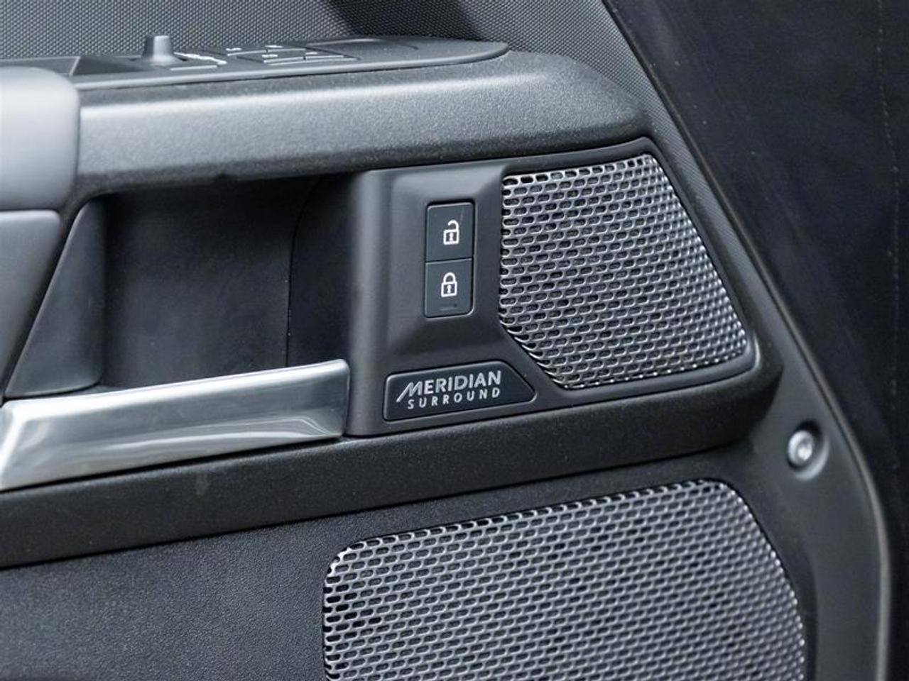 2024 Land Rover Defender  Photo