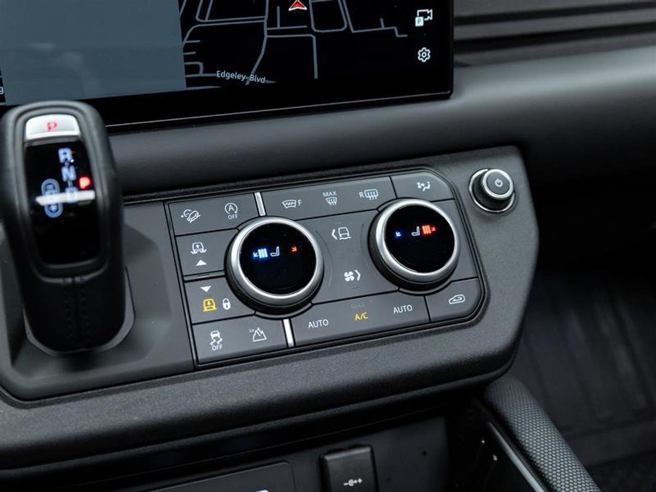 2024 Land Rover Defender  Photo