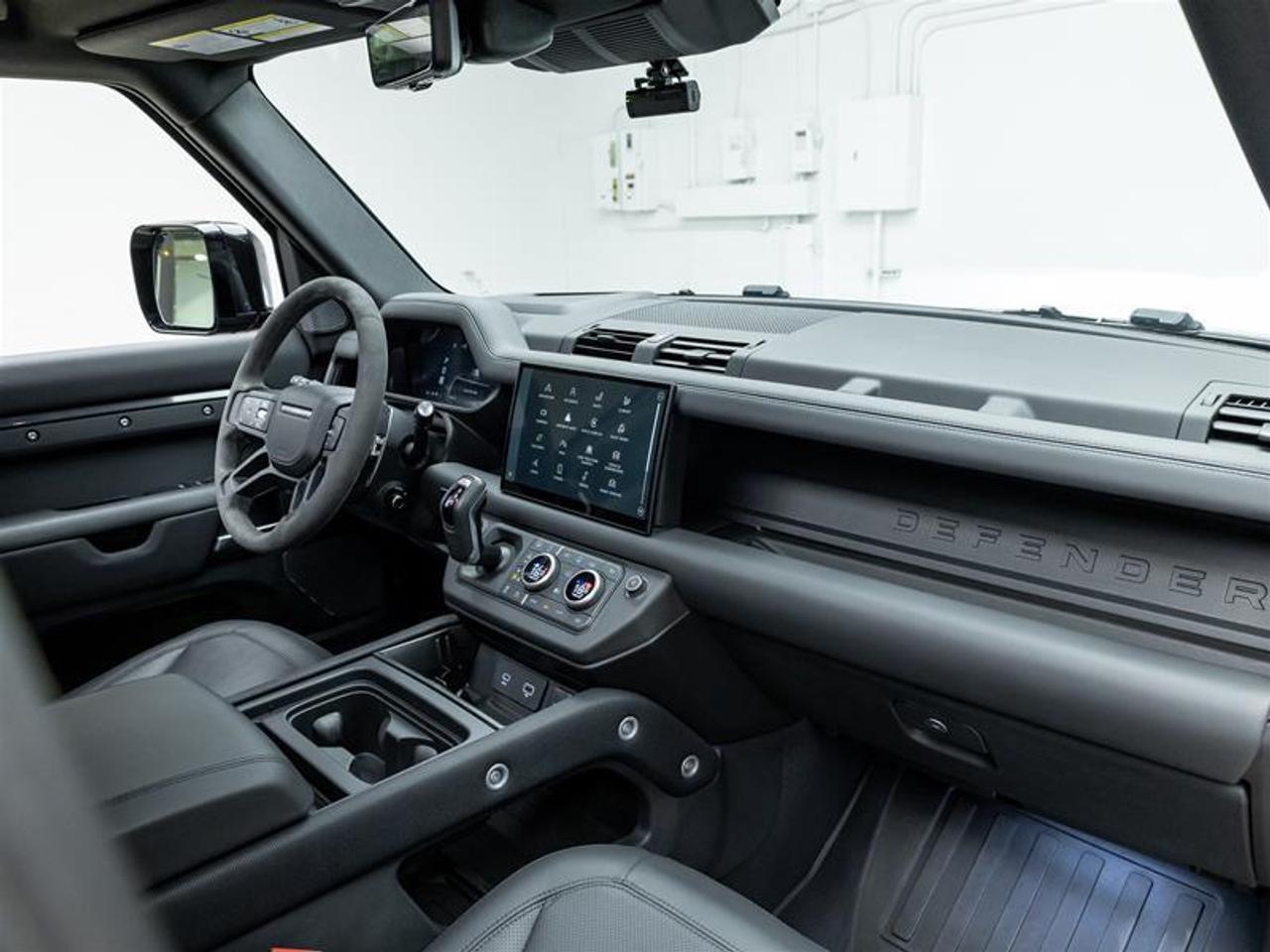 2024 Land Rover Defender  Photo