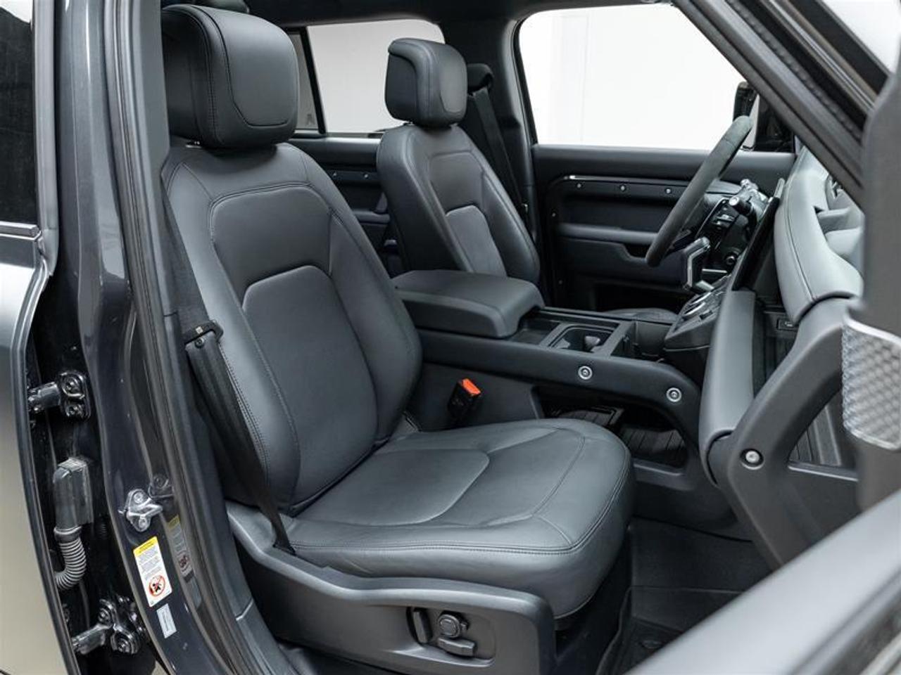 2024 Land Rover Defender  Photo