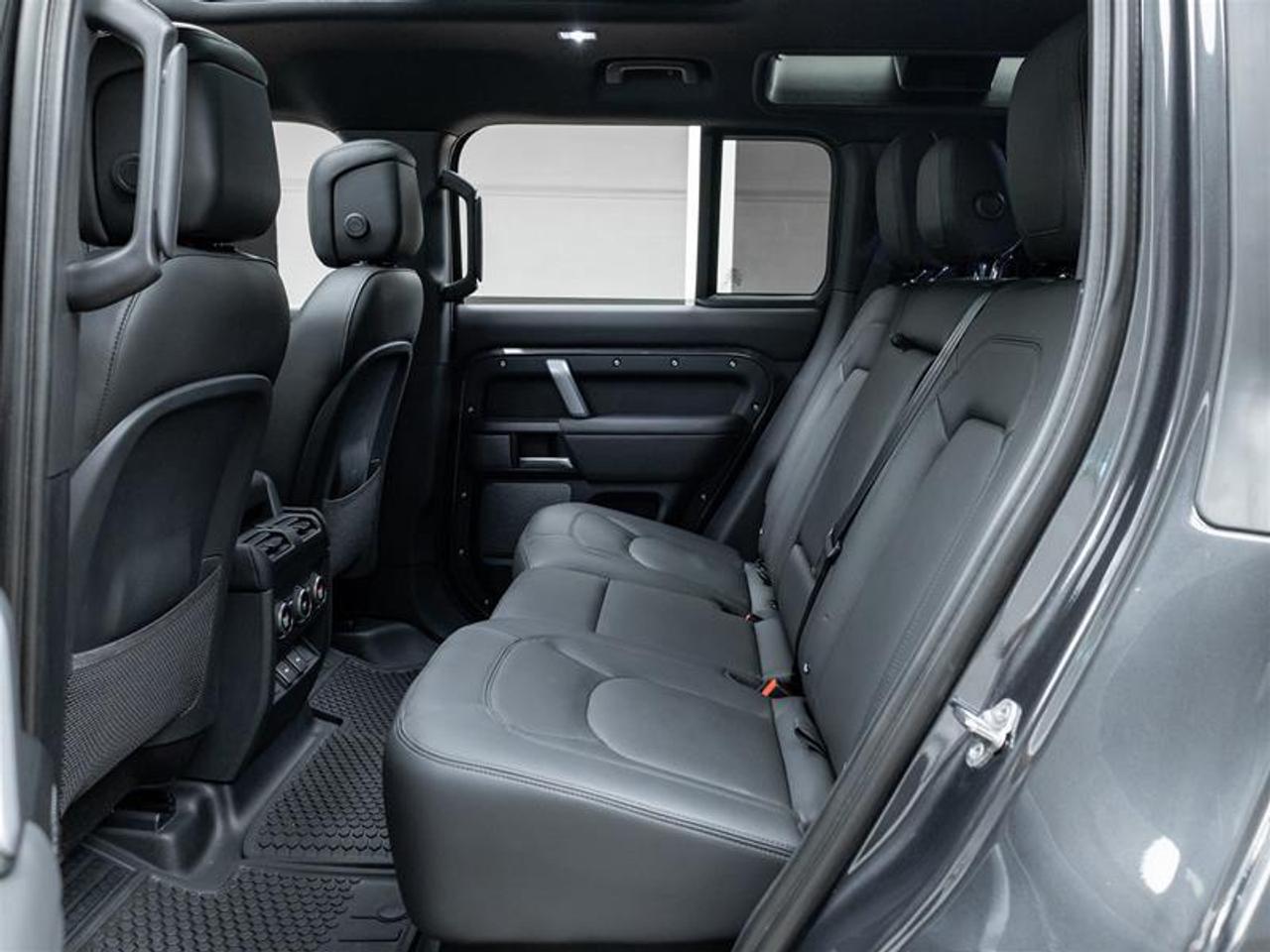 2024 Land Rover Defender  Photo