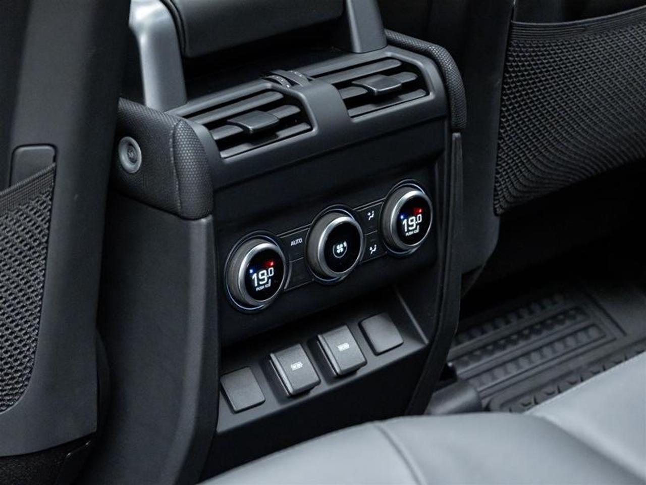 2024 Land Rover Defender  Photo