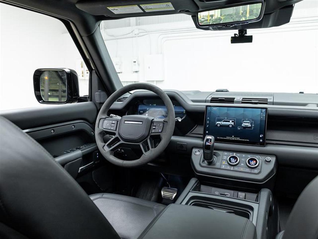 2024 Land Rover Defender  Photo