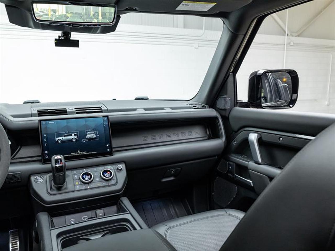 2024 Land Rover Defender  Photo