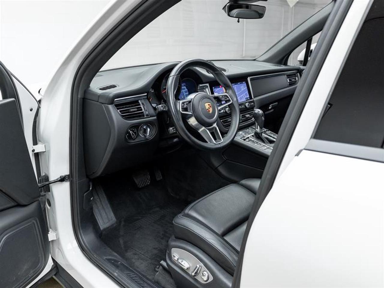 2021 Porsche Macan  Photo