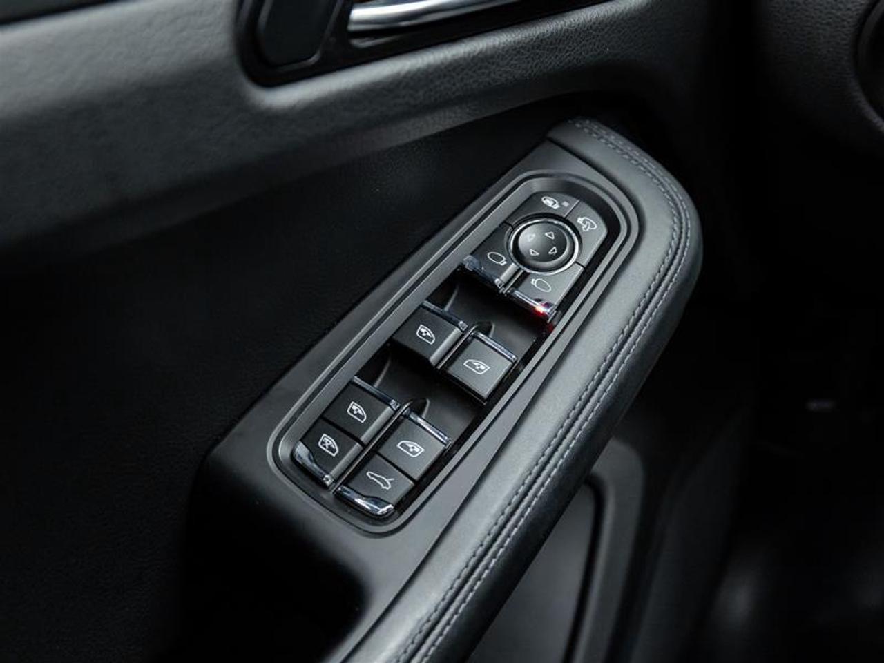 2021 Porsche Macan  Photo