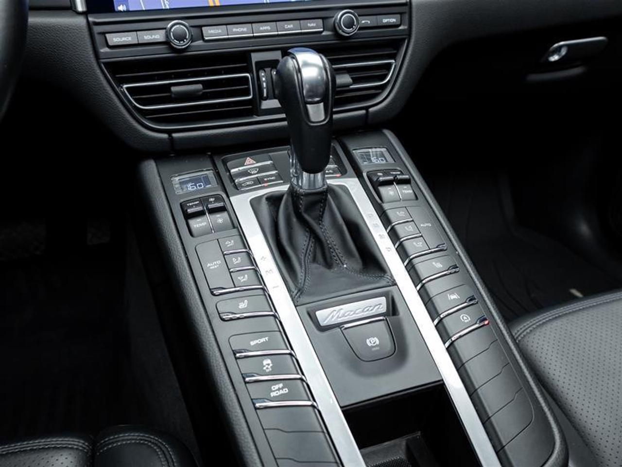 2021 Porsche Macan  Photo