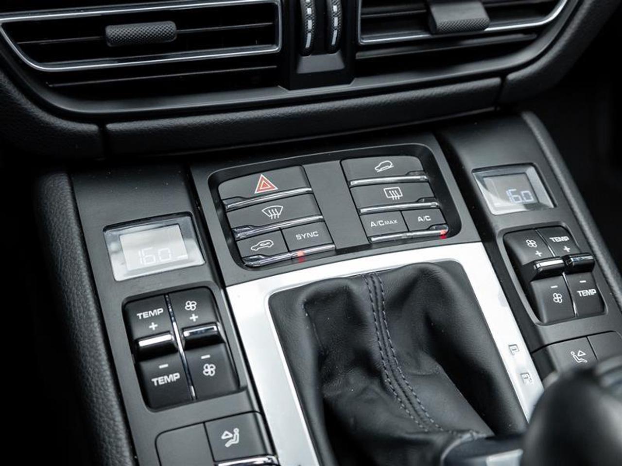 2021 Porsche Macan  Photo