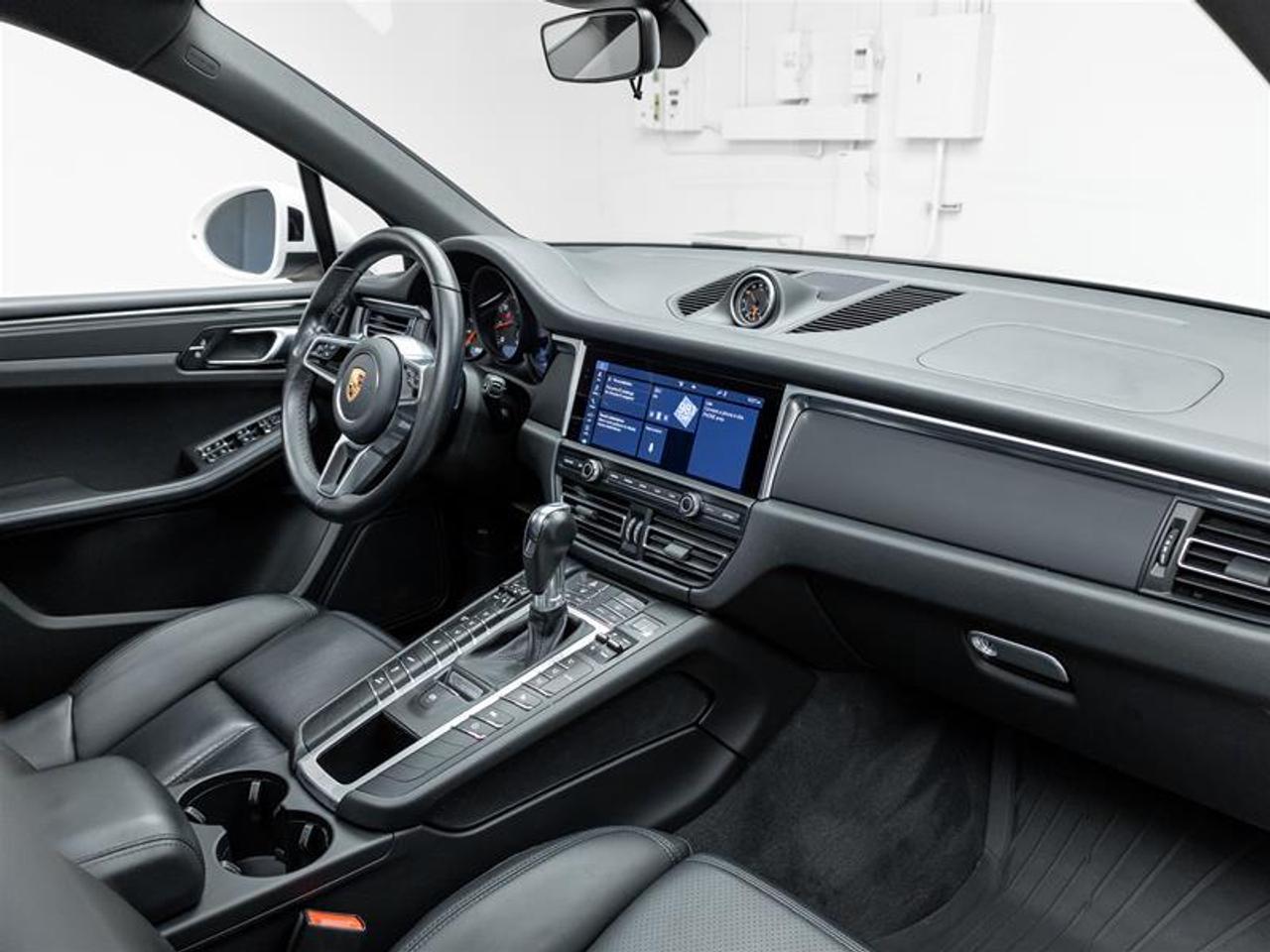 2021 Porsche Macan  Photo