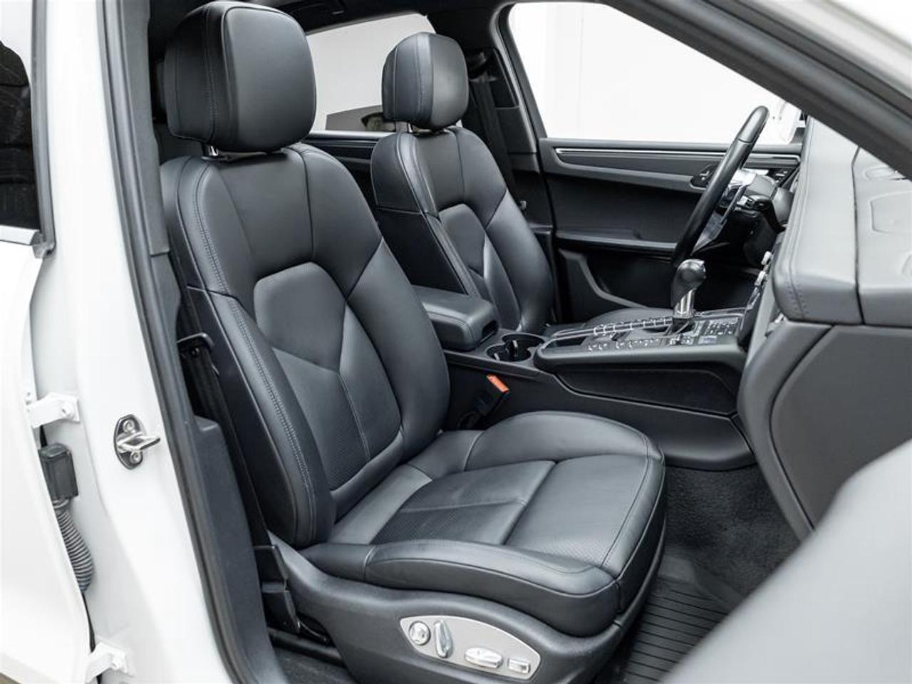 2021 Porsche Macan  Photo