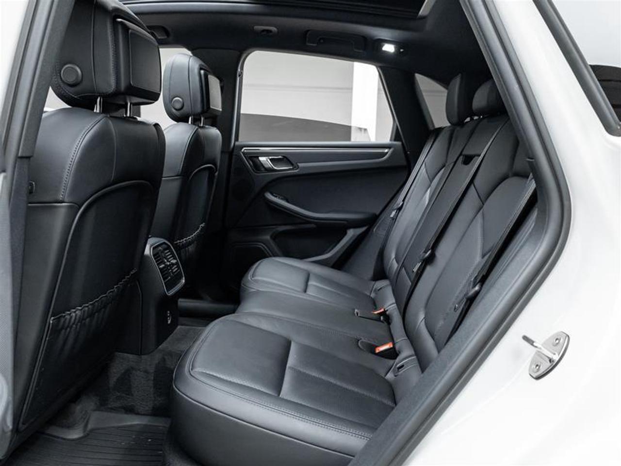 2021 Porsche Macan  Photo