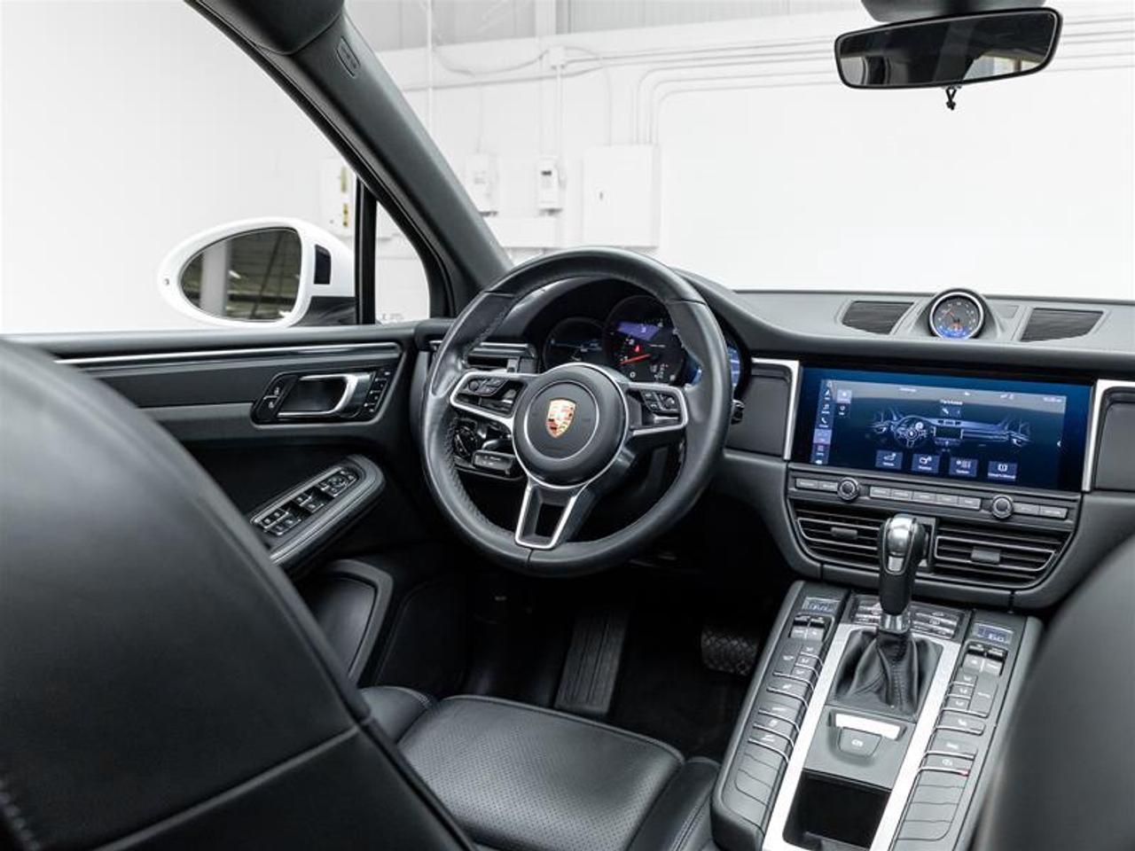 2021 Porsche Macan  Photo