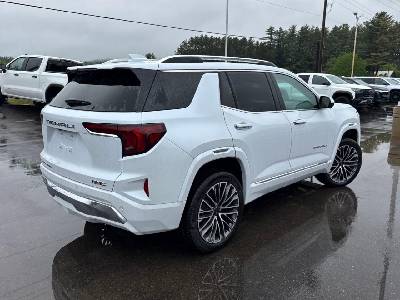2026 GMC Terrain AWD Denali Photo4