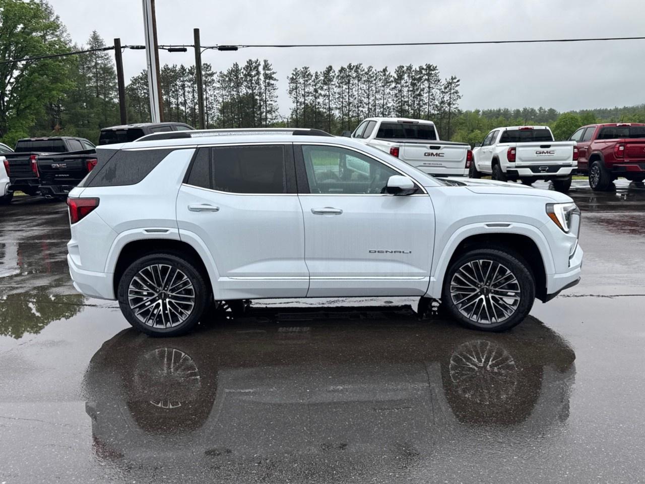 2026 GMC Terrain AWD Denali Photo3
