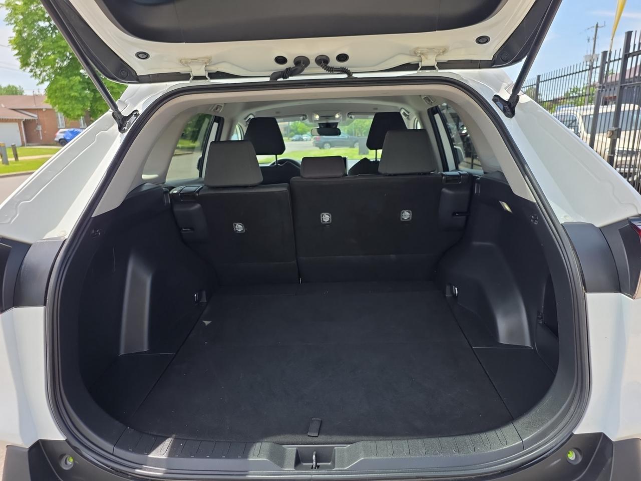 2024 Toyota RAV4 LE AWD *CARPLAY/CAMERA/BLIND/LANE ASSIST/LED LIGHT Photo