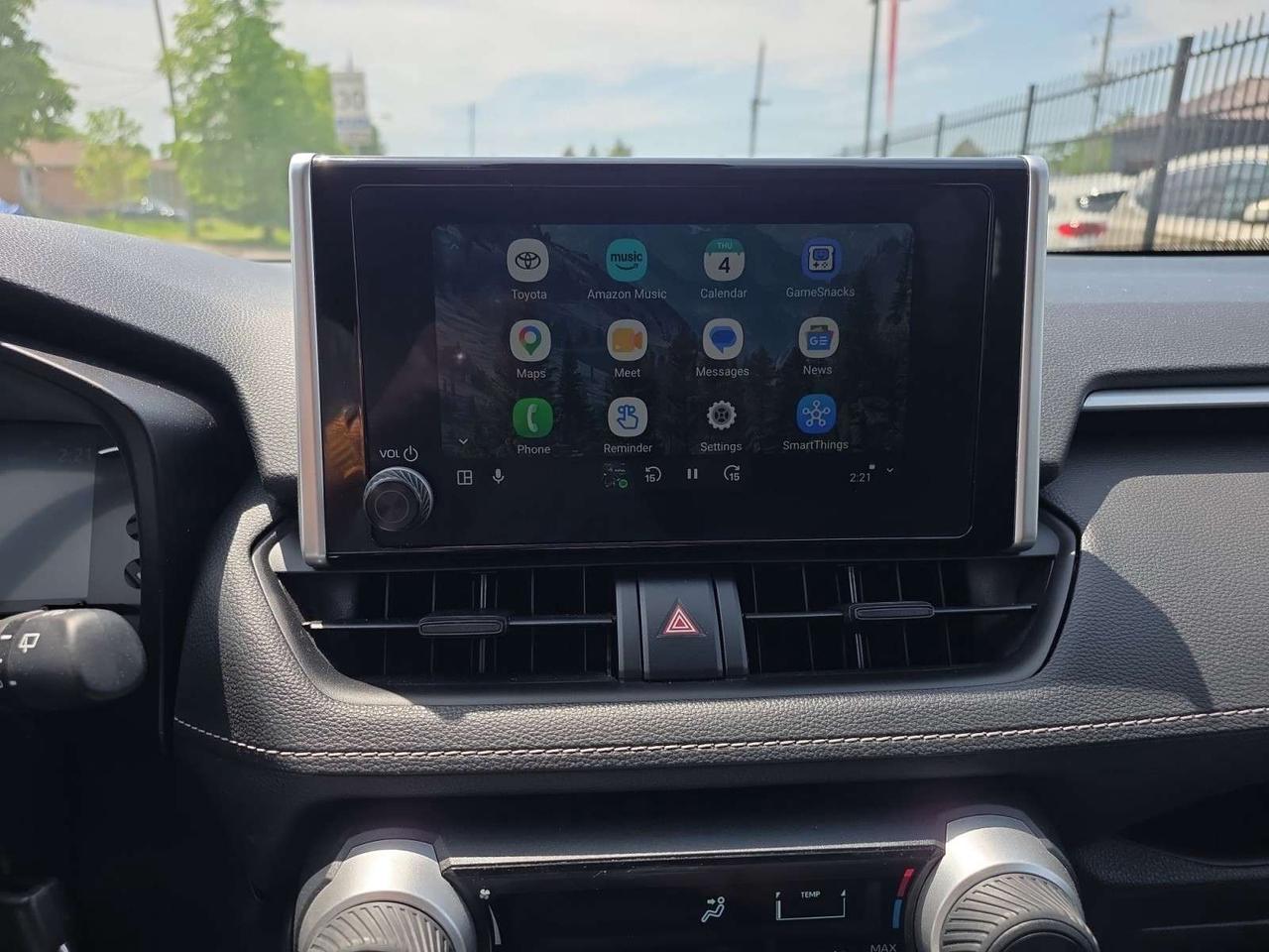 2024 Toyota RAV4 LE AWD *CARPLAY/CAMERA/BLIND/LANE ASSIST/LED LIGHTS/ALLOYS Photo
