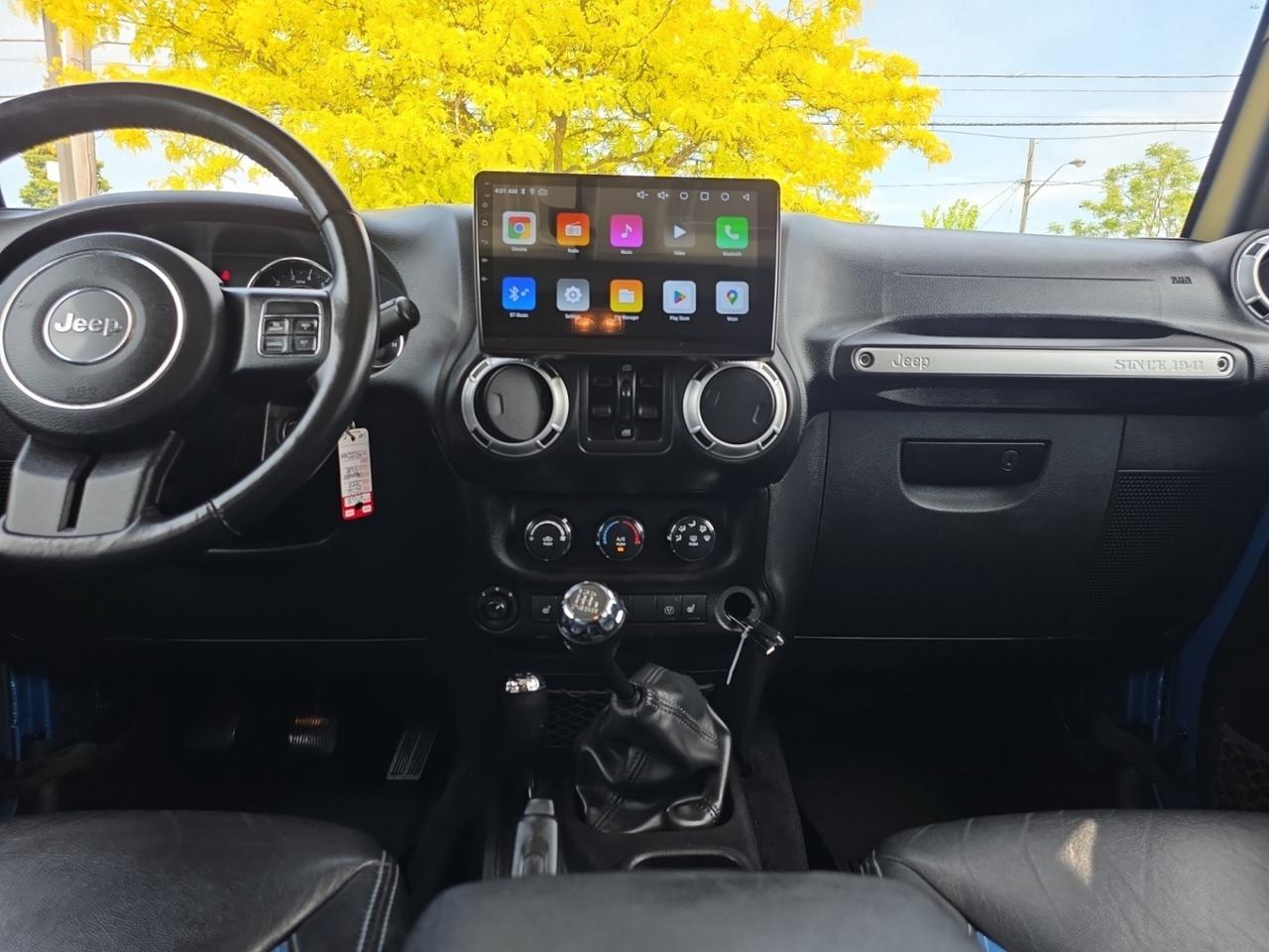 2016 Jeep WRANGLER UNLIMITED 4WD Sahara * NO ACCIDENTS / LOW KM / FULL SERVICE Photo