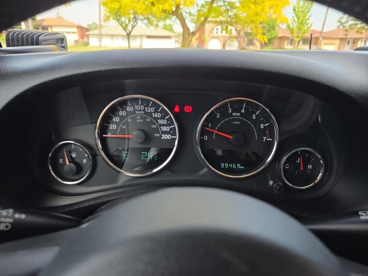 2016 Jeep WRANGLER UNLIMITED 4WD Sahara * NO ACCIDENTS / LOW KM / FULL SERVICE Photo