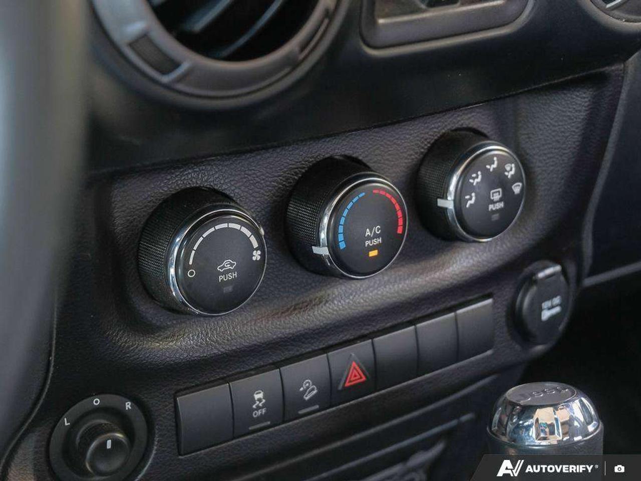 2018 Jeep Wrangler JK UNLIMITED WILLYS, 3.6L V6, 4X4, ALLOYS, CLOTH, CERTIFIED AS-TRADED! Photo