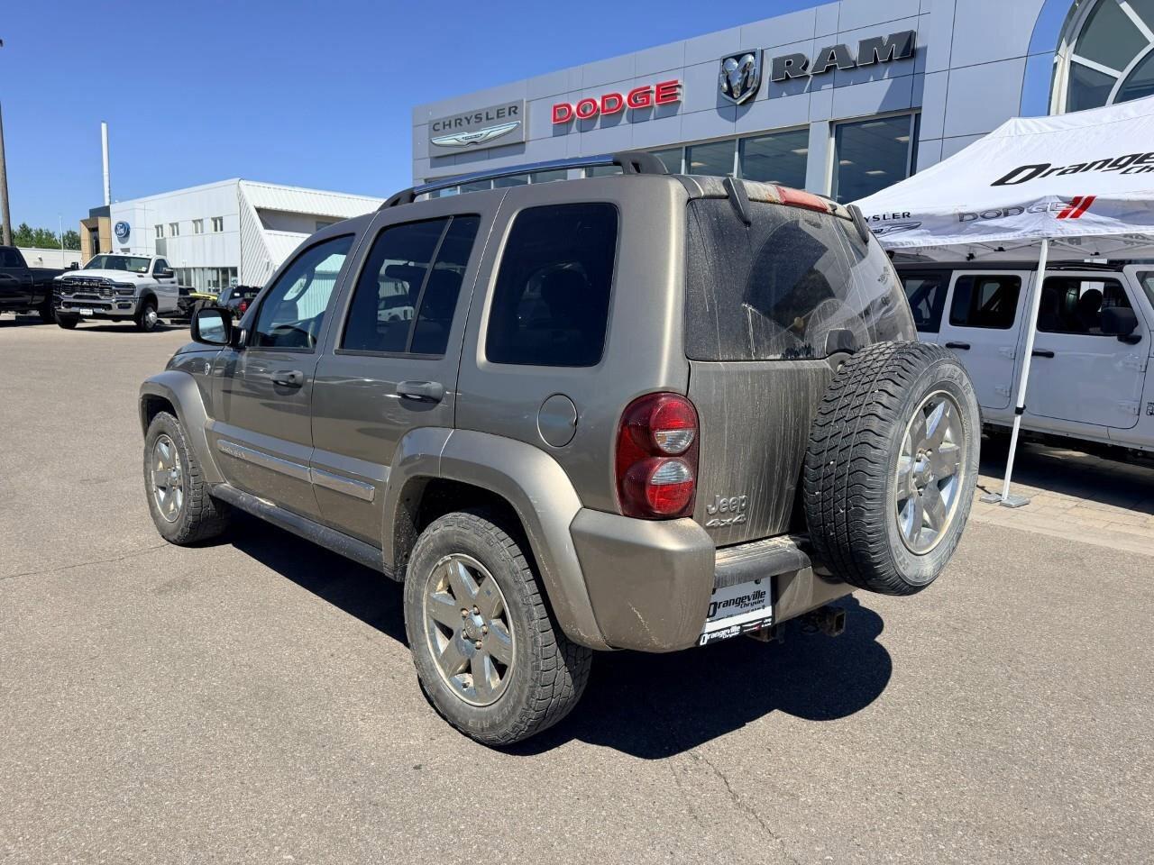 2005 Jeep Liberty 4dr Limited 4WD Photo3
