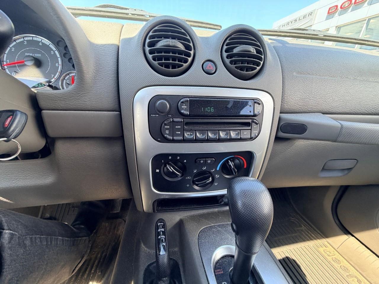 2005 Jeep Liberty 4dr Limited 4WD Photo