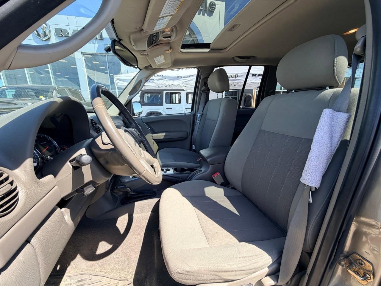 2005 Jeep Liberty 4dr Limited 4WD Photo