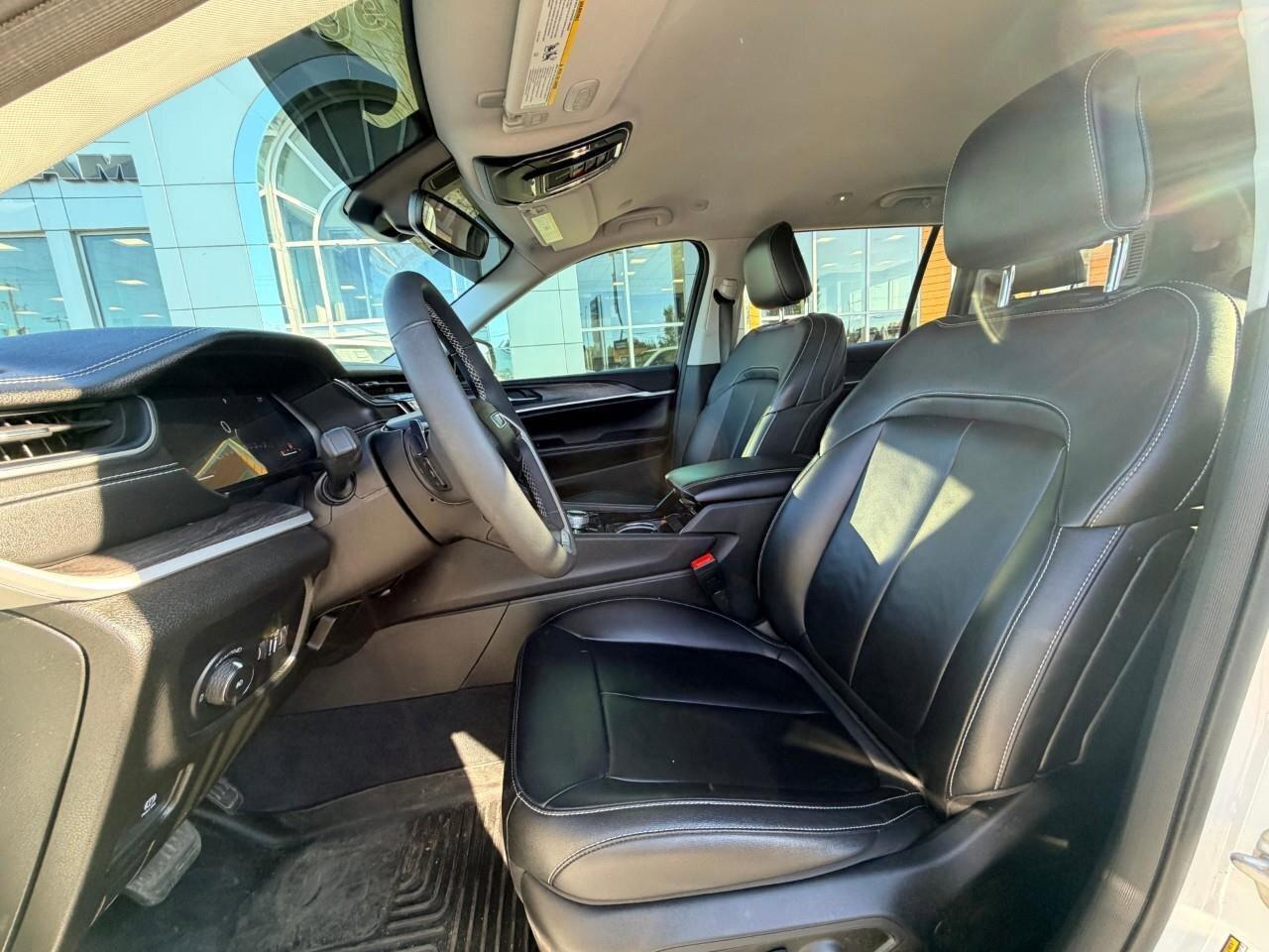 2023 Jeep Grand Cherokee L Limited 4x4 Photo