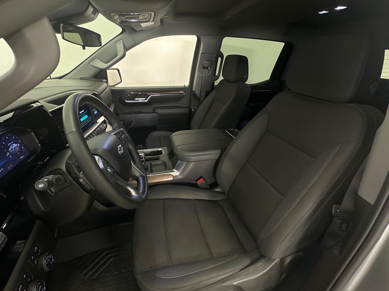 2024 Chevrolet Silverado 1500 RST Photo