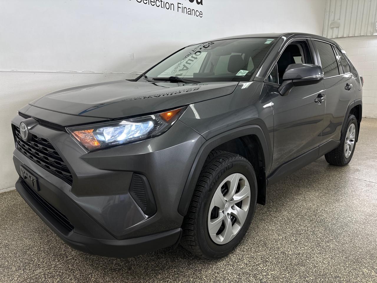 2022 Toyota RAV4 LE Photo