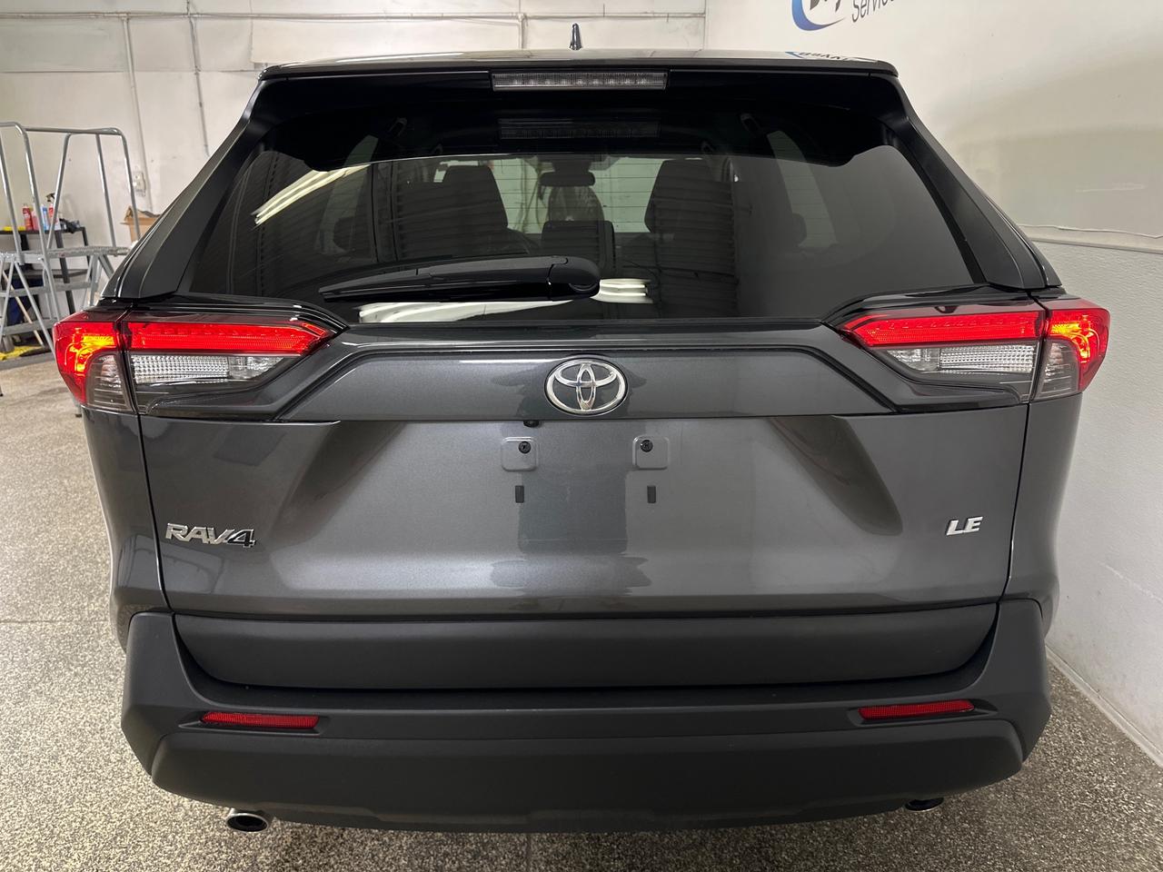 2022 Toyota RAV4 LE Photo