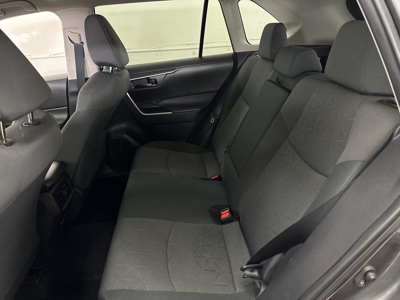 2022 Toyota RAV4 LE Photo