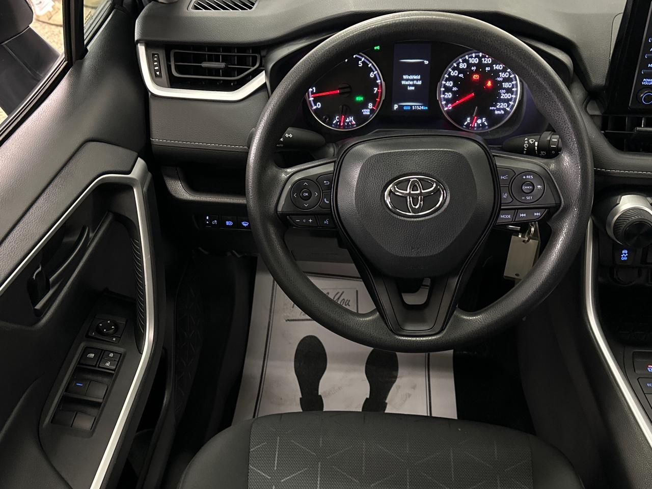 2022 Toyota RAV4 LE Photo