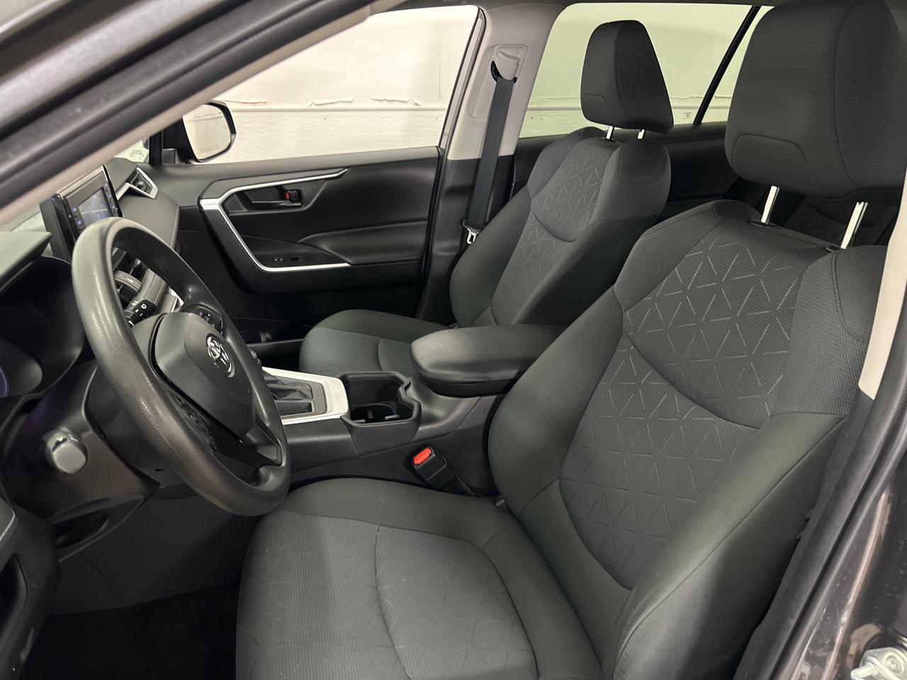 2022 Toyota RAV4 LE Photo