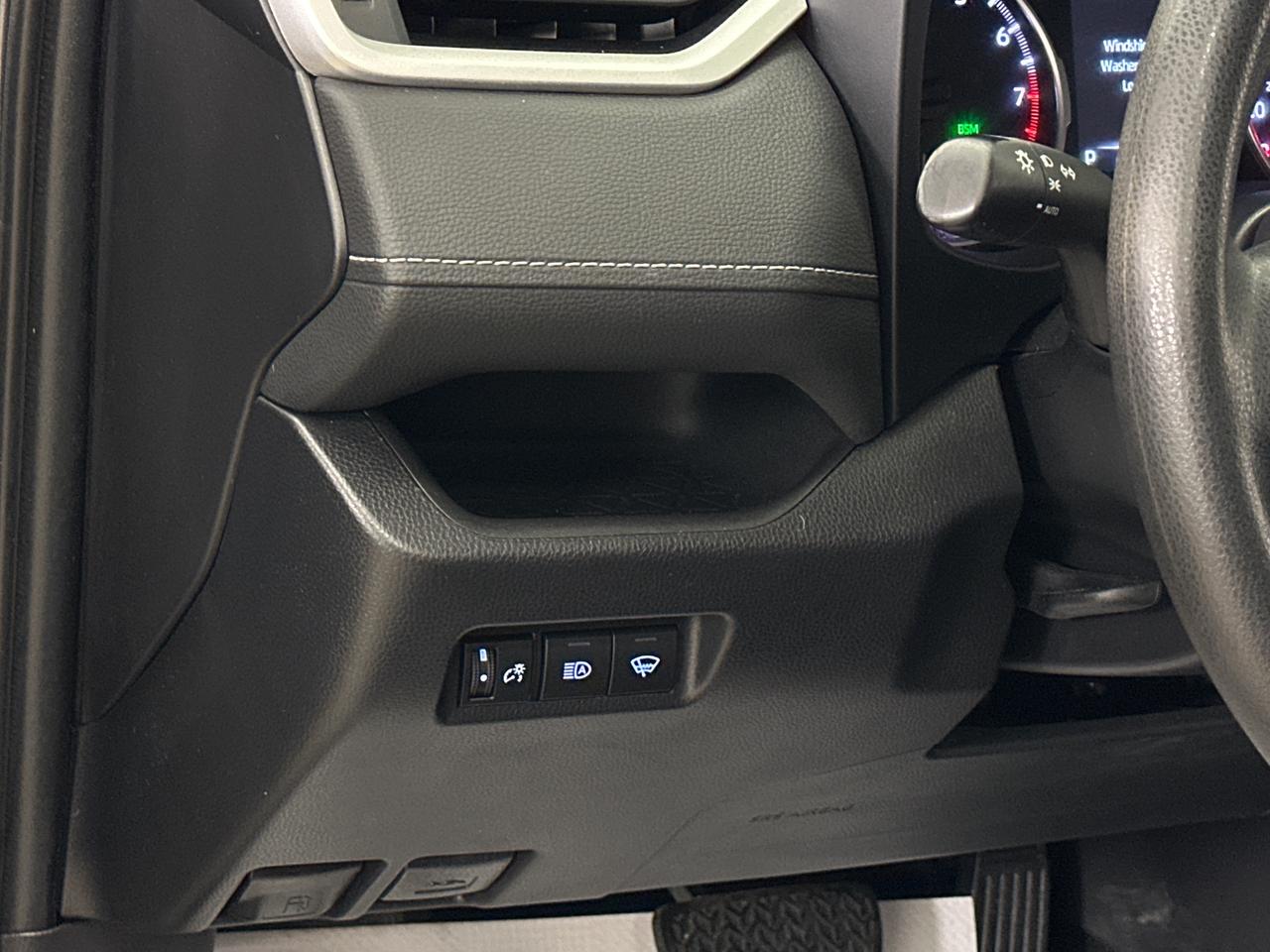 2022 Toyota RAV4 LE Photo