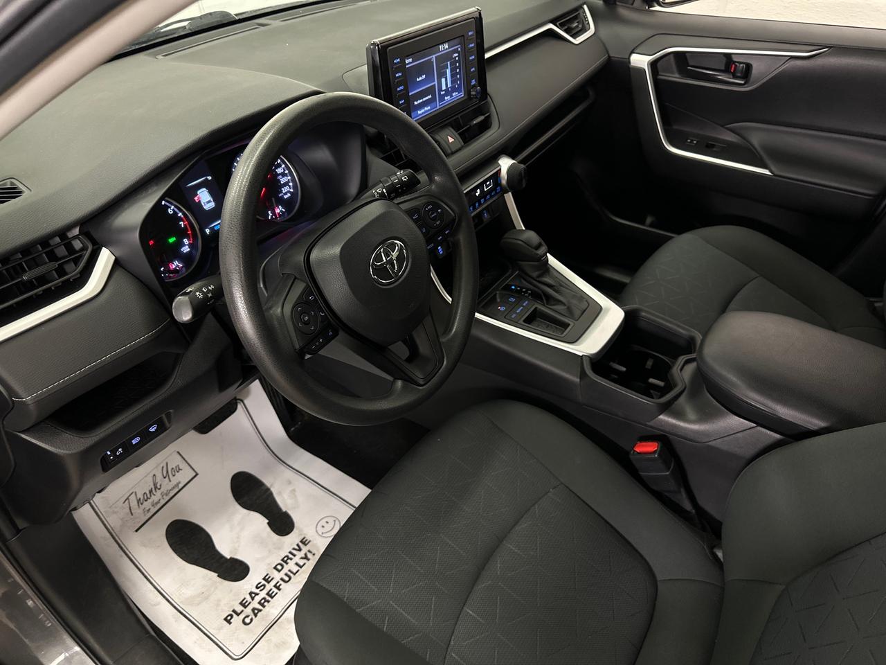 2022 Toyota RAV4 LE Photo