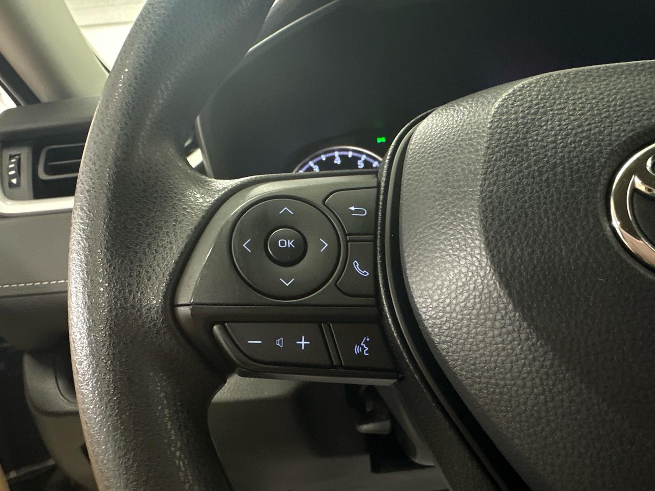 2022 Toyota RAV4 LE Photo