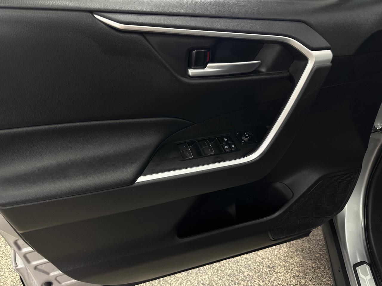 2024 Toyota RAV4 Hybrid XLE Photo