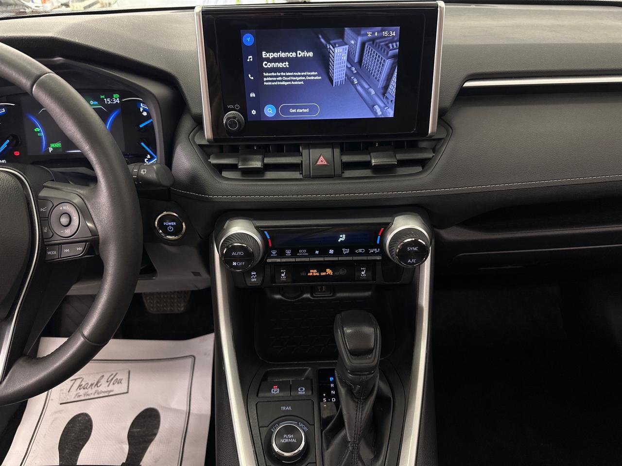 2024 Toyota RAV4 Hybrid XLE Photo