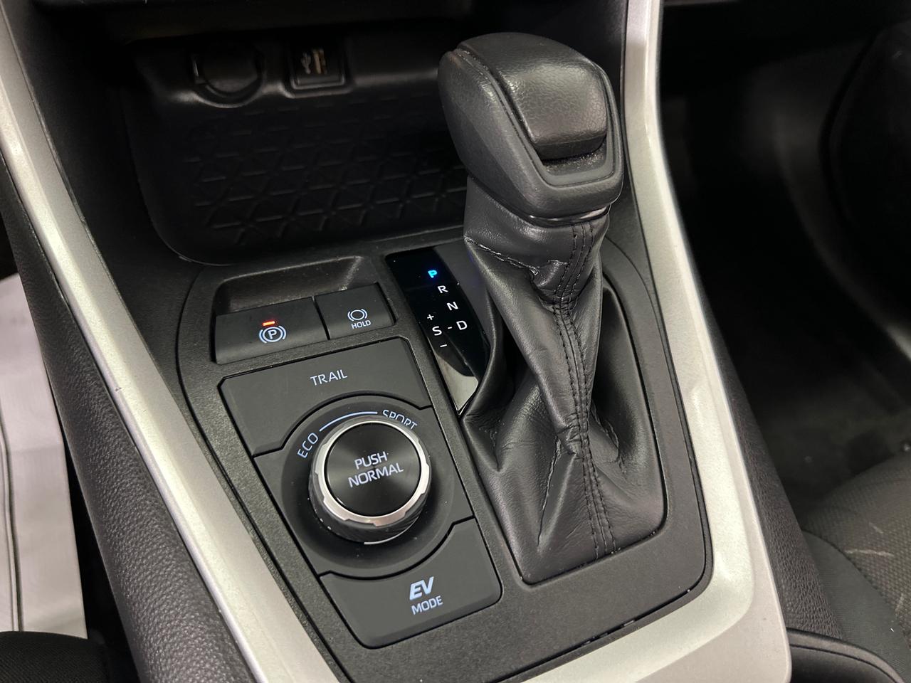 2024 Toyota RAV4 Hybrid XLE Photo