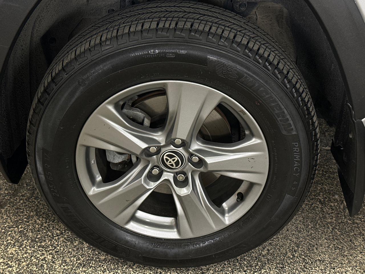 2024 Toyota RAV4 Hybrid XLE Photo