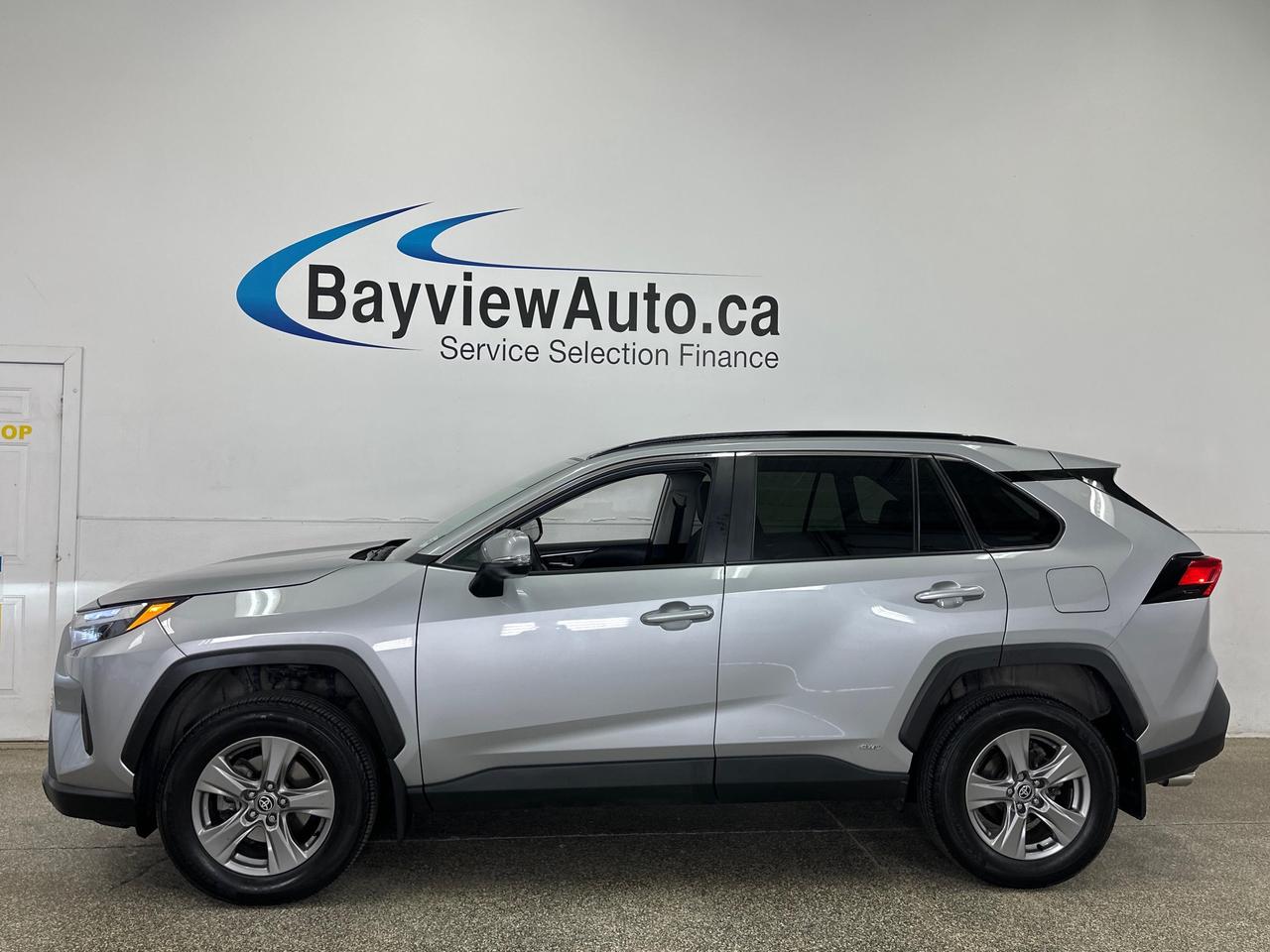 2024 Toyota RAV4 Hybrid XLE - HYBRID/AWD/SUNROOF/27KM/1 OWNER! Photo