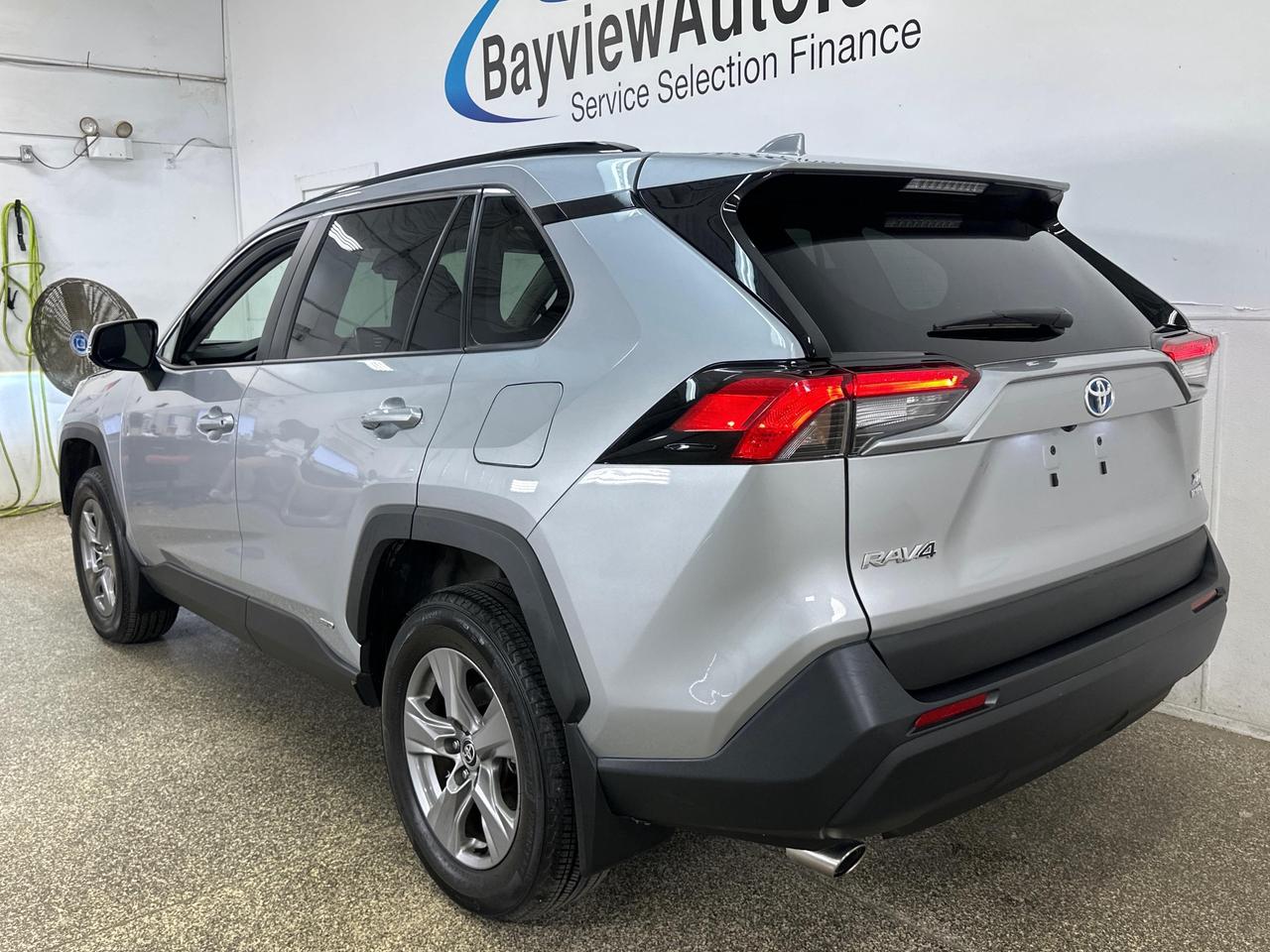 2024 Toyota RAV4 Hybrid XLE - HYBRID/AWD/SUNROOF/27KM/1 OWNER! Photo4